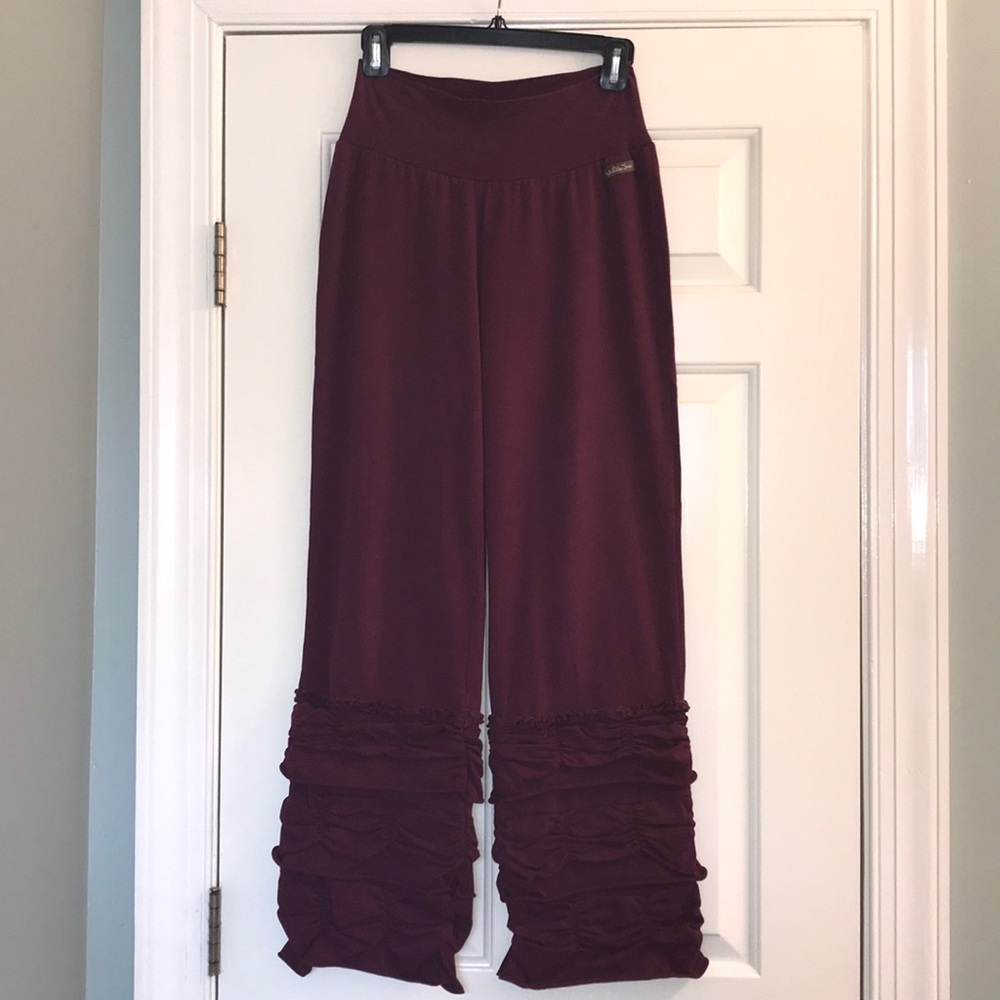 Matilda Jane knit pants with ruffles - size Medium